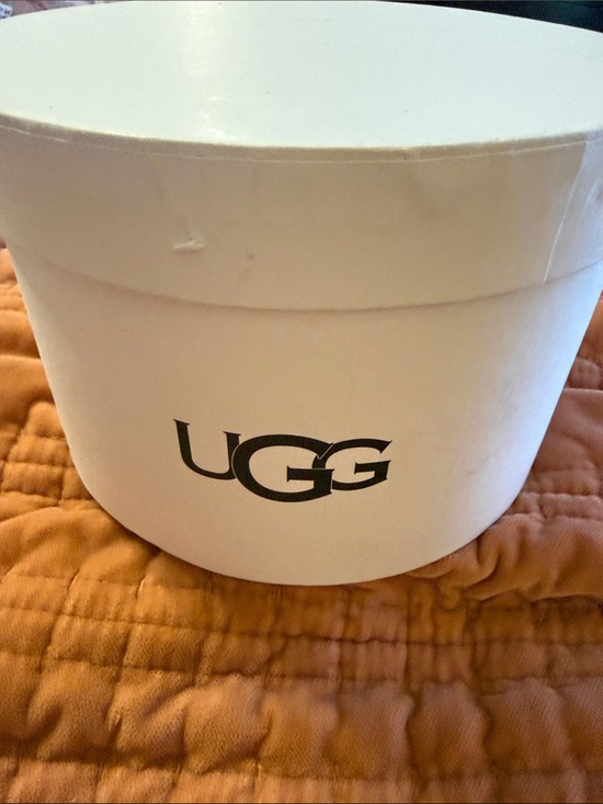UGG Accessories - UGG earmuff with storage box